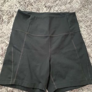 Girlfriend collective shorts black M